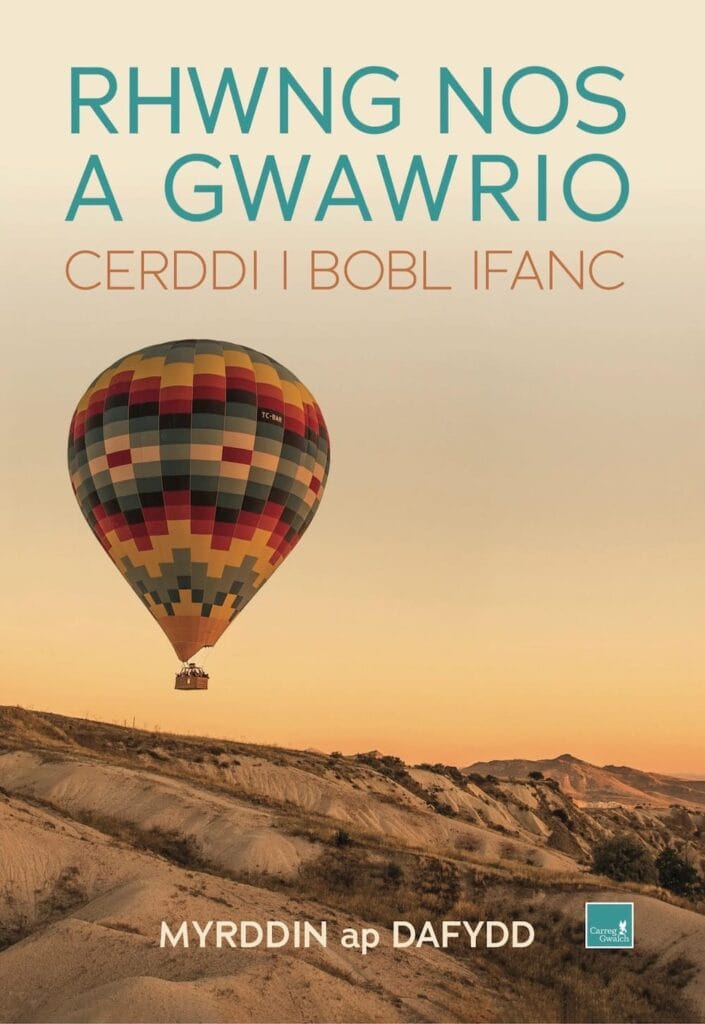 Rhwng nos a gwawrio book cover